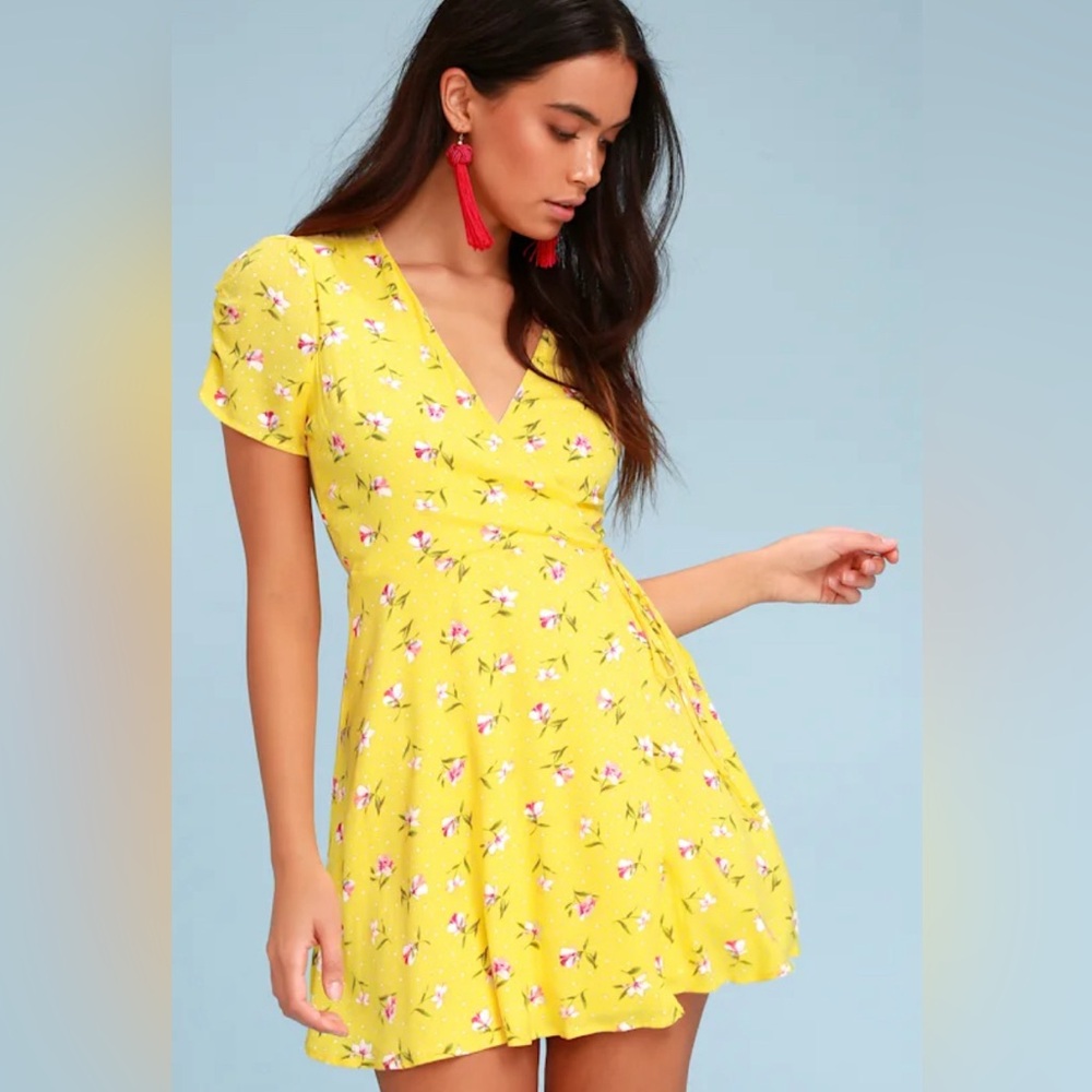 Lulu’s Cicely Yellow Floral Print Wrap Dress Size Small